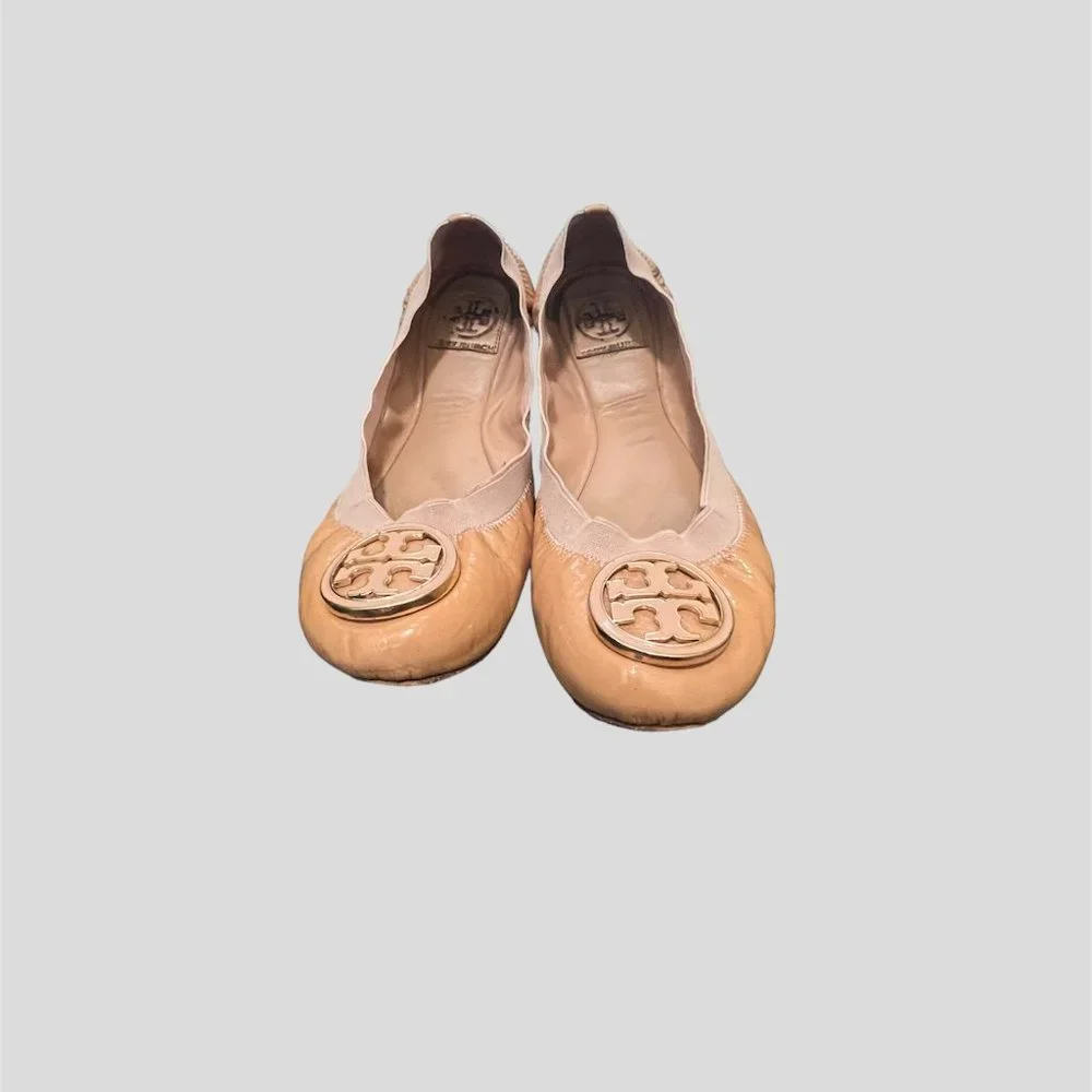 Tory Burch size 8.5 carolina ballerina flat shoes patent round toe stretch tan